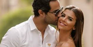 الممثل والمغني أحمد فهمي من مواليد محافظة القاهرة، بدأ مرحلة العمل منذ عام 2001، ولكنه بدأ قبل التمثيل والغناء كعازف. Ù‡Ù† ØµÙˆØ± Ø£Ø¨Ùˆ Ø§Ù„Ø¨Ù†Ø§Øª Ø§Ù„Ø¸Ù‡ÙˆØ± Ø§Ù„Ø£ÙˆÙ„ Ù„Ø§Ø¨Ù†Ø© ÙƒØ±ÙŠÙ… ÙÙ‡Ù…ÙŠ Ø¬Ù…ÙŠÙ„Ø© Ù‚ÙˆÙ„ÙˆØ§ Ù…Ø§ Ø´Ø§Ø¡ Ø§Ù„Ù„Ù‡