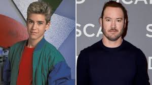 His absence is explained by one of the characters referencing the fact that screech is living on the international space station with a robot sidekick.read original story 'saved by the bell' star dustin. Saved By The Bell Cast Now What Happened To Screech Zack And The Rest Of The Original Gang As Reboot Approaches
