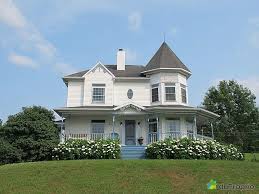 Belle Propriete Construite En 1997 A 5 Min De L 39 Hopital Grand Terrain Paysage De 32 292 Pi Ca Procurant Une Intimite Assur House Styles Mansions House