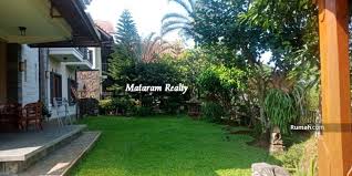 Gambar pemandangan rumah adalah tema yang sering ditemui saat aktivitas menggambar atau mewarnai. Rumah Resort Sangat Asri Halaman Luas Lokasi Di Komplek Elit Dago Pakar Resort Dago Pakar Resort Dago Bandung Jawa Barat 6 Kamar Tidur 900 M Rumah Dijual Oleh Willy Rp 16 M 16495389