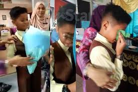 Hadiah untuk minta maaf kepada lelaki. Ramai Teka Pemberian Girlfriend Murid Teruja Dapat Kejutan Hadiah Dalam Kelas Akhirnya Buat Drama Air Mata Jambangan Coklat Cover Muka Viral Mstar
