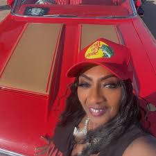 RT @NgloriusBasterd RT @TeamKeyshiaUK: full name is Keyshia Michelle Cole.  So Cute lol ..No that's not my middle name...- --KEYSHIA MYESHIA