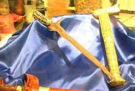 Taming sari (which means flower shield, beautiful shield or the main shield in malay and indonesian) is a famous kris in malay folklore. Gerakpanca Keris Taming Sari 1 Ditempa Oleh 7 Jenis Facebook