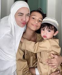 Nora danish was once married to the first son of the former speaker of malaysian parliament tan sri ramli ngah talib, on 20 june 2006 but they divorced in july 2008. Semakin Handsome Anak Bujang Nora Macam Rain Oppa Netizen Berita Kopak Cc