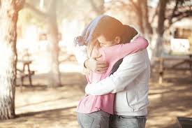 Necessità di tradurre con moglie e figlia da italiano e utilizzare in modo corretto in una frase? Frasi Citazioni E Aforismi Sull Abbracciare E Sugli Abbracci