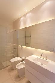 10 Banos Donde Reina La Pureza Del Blanco Diseno De Banos Remodelacion De Banos Decoracion De Bano Elegante