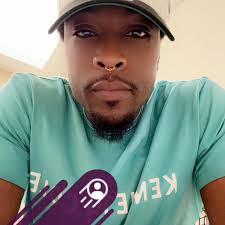 These overnight oats from @amandaeight taste just like brownie batter, but  they're packed with protein and fiber. Chocolate is used in two  ways—stirred into the oats and melted