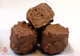 Rochers Pralines A La Noix De Coco Caramelisee De Christophe Michalak Odelice D Oceane Recette Recette Rocher Coco Bonbons Faits Maison Fondue Au Chocolat
