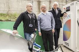 Roberto cingolani (milano, 23 dicembre 1961) è un fisico e docente italiano, dal 1º settembre 2019 responsabile dell'innovazione tecnologica di leonardo s.p.a. Da Sinistra Roberto Cingolani Direttore Scientifico Iit Ernesto Ciorra Direttore Innovazione E Sostenibilita Enel Bruno Mattucci Amministratore Delegato Nissan Italia Enel Energia Nissan Italia E Iit Insieme Per Lo Sviluppo Della