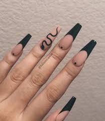 El negro es sin duda uno de los colores más clásicos que se pueden elegir ya sea para su vestido o el color de las uñas. Mas De 50 Magnificas Ideas De Unas Negras Para Una Manicura Elegante Blog De Mujeres