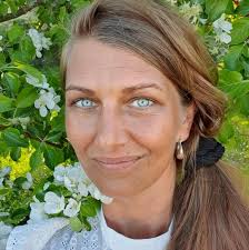 Hi. Curious what you would say my eye color is? Sharing several pictures  with different light.