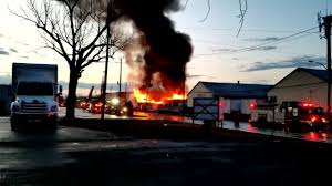 — sécurité incendiemtl (@sécurité incendiemtl) 1591900513.0 l'incendie en cours est de catégorie « quatrième alarme », signifiant que l'incendie est toujours en progression et que des renforts sont sur les lieux. Montreal Est Incendie Dans Un Entrepot Industriel Jdm