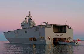 Pour régler la vitesse, il donne ses consignes au manœuvrier qui transmet les ordres aux machinistes qui, à leur. Qui Decide Des Noms Donnes Aux Batiments De La Marine Nationale