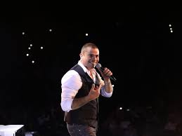 He is a guinness world record holder & best selling middle eastern artist for decades. ÙÙŠØ¯ÙŠÙˆ Ø¹Ù…Ø±Ùˆ Ø¯ÙŠØ§Ø¨ ÙŠØ­ÙƒÙ‰ Ø³Ø± Ø§Ø¨ØªØ¹Ø§Ø¯Ù‡ Ø¹Ù† Ø§Ù„Ø¥Ø¹Ù„Ø§Ù… ÙˆØ·Ù‚ÙˆØ³Ù‡ Ù‚Ø¨Ù„ Ø·Ø±Ø­ Ø£Ù„Ø¨ÙˆÙ…Ø§ØªÙ‡ Ø¹ÙŠÙ†