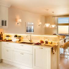 Por muy pequeña que sea una cocina , siempre es posible sacar partido de ella. Como Iluminar La Cocina 20 Claves