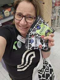 ARVONTA SUORITETTU! VOITTAJALLE LAITETTU VIESTIÄ . ‼️ Päivän piristykseksi  laitetaan pieni arvonta käyntiin💥 Arvotaan Fazerin lakukassi, joka  sisältää 6pss Fazerin herkullisia lakuja 😋 Kommentoi alle miten kovasti  ootat aurinkoo ja kesää, niin