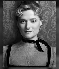 She's a sunshine kiss under the mistletoe. He's the grumpy husband she  never saw coming. Event planner Tinsley Kingsley finds out her new  boyfriend is cheating. All she wants is to settle