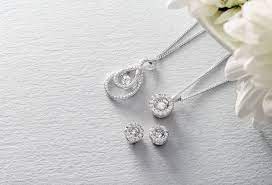 Beaverbrooks Discover How Dance By Beaverbrooks Diamonds Shimmer With Every Movement Beaverbrooks Dance Dia Jewelry Photoshoot Jewelry Jewelry Questions