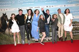 Ostwind, der völlig außer form ist, benimmt sich seltsam, und kaltenbach steht kurz vor der pleite. Ostwind 2 Feiert Viel Umjubelte Premiere In Munchen Presseportal