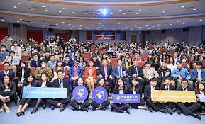 中華開發金融控股股份有限公司（英語：china development financial holding corporation，簡稱：開發金控），為中華民國的一間金控公司，企業核心為中華開發資本、凱基銀行、凱基投信、凱基證券。 開發金控業務主要以直接投資及企業金融市場為主，特別在直接投資業務在台灣佔有30%的市場佔有率。 é–‹ç™¼é‡'æŽ§åœ‹éš›åœ˜éšŠç¸½åº§é ˜è»å‰é€²æ ¡åœ'çµæ‰ ä¸Šå ± Line Today