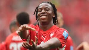 Mais 15 milhões de euros: o valor de Johan Manzambi, do Freiburg, parece ter disparado após suas excelentes atuações na Copa do Mundo
