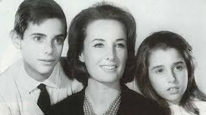 Mirtha legrand publicó dos fotos suyas junto a sus hijos, a 21 años de la muerte de su primogénito (foto: Mirtha Y Su Hijo Daniel Una Historia De Amor Que Cumple 70 Anos Infobae