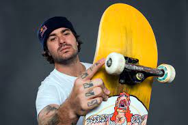 Pedro mardones lemebel, hijo de pedro y violeta, nació en 1952, literalmente en la orilla del zanjón de la aguada. Pedro Barros O Skate E Uma Arte Que Ultrapassa Barreiras Veja