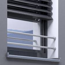 Welche Moglichkeiten Fur Absturzsichere Fenster Aus Edelstahl Gibt Es 1 Der Franzosische Balkon Die Gelander Sind Absturzsicherung Gelander Handlauf Stahl