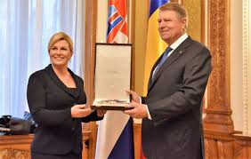 Unele vedete nu au niciun fel de problemă să pozeze nud și nici nu le este rușine să spună. Pro Tv Imaginile Cu PreÈ™edinta CroaÈ›iei In Bikini Sunt NiÈ™te FÄƒcÄƒturi Cu Cine A Fost ConfundatÄƒ Kolinda Kitarovic