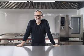 Con la nostra giftcard offrirai la possibilità di scoprire i segreti dei più grandi maestri della cucina italiana e straniera, comodamente da casa, come e quando si vuole. Formazione Online A Scuola Di Cucina Con Massimo Bottura Su Masterclass