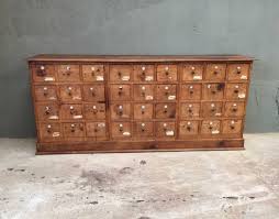 Les meubles anciens donnent du cachet à votre intérieur. Ancien Meuble De Metiers A Tiroirs