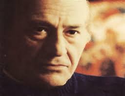 Ο οδυσσέας ελύτης υπήρξε ο κατεξοχήν αντιπρόσωπος του υπερρεαλισμού στην ελληνική λογοτεχνία. Astrolabos Odysseas Elyths