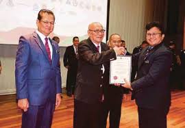 Kuala lumpur mayor datuk nor hisham ahmad dahlan has just announced that 20 types of businesses have been singled out by kuala lumpur city hall (dbkl) as being off limits to foreigners in the nation's capital. City Hall Awaits Cabinet Decision Pressreader