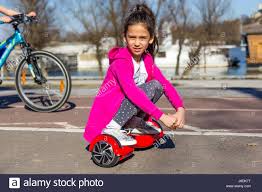 Hoverboard modelleri, hoverboard özellikleri ve markaları en uygun fiyatları ile gittigidiyor'da. Madchen Auf Dem Hoverboard Stockfotografie Alamy