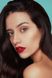 Laura Marques's Instagram, Twitter & Facebook