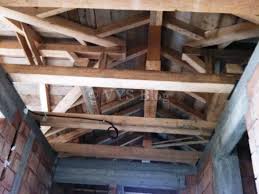 Mansardele care nu sunt locuite si al caror acoperis nu este izolat, si se intind pe mari suprafete determina 35% din pierderea totala de energie. Izolare Planseu Pod Vys Blog Informatie Pasiune Calitate