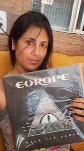 Álbum: Walk the Earth Música: Walk the Earth Álbum lançado em 2017, é...