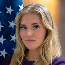 Emily Mohr's Instagram, Twitter & Facebook