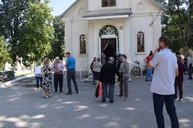 Preotul constantin chelba îi așteaptă la slujbă pe toți credincioșii. Hram Cu Putina Lume La Biserica Sfintii Constantin Si Elena De La Eternitatea Foto Video Despre Botosaniul Interzis