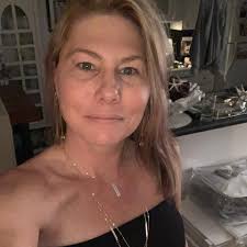 What are the best places to shop downtown for unique Charleston gifts?