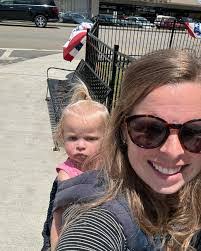 Ellyn Smith's Instagram, Twitter & Facebook