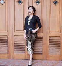 Maybe you would like to learn more about one of these? Model Rok Kebaya Graha Batik