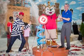 For adults the resort features the cameo spa salon and the iron horse fitness. Great Wolf Lodge Makes A Splash In Illinois Travelpulse