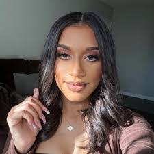 Miranda Finch's Instagram, Twitter & Facebook