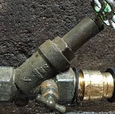 Verwende beim abdichten von kochfeldern unbedingt hitzebeständiges silikon, das den täglichen belastungen rund um den herd. Wasseranschluss Dicht Bekommen Sanitar Ventil Abdichten