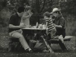 1994 Press Photo Doug, Jane, Caroline & Eleanor Hagerman enjoy Bay View Park