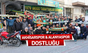 Antalyaspor taraftar temsilcisi harun karakaya ise, bizler bir yıl boyunca akhisar deplasmanını bekliyoruz. Akhisarspor Taraftari Mac Oncesi Alanyaspor Taraftarini Konuk Etti