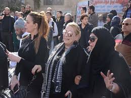 وطالبت نهال عنبر، مسؤولة الملف الصحي. Ø¨Ø§Ù„ØµÙˆØ± ØºÙŠØ§Ø¨ Ù†Ø¬ÙˆÙ… Ø§Ù„ÙÙ† Ø¹Ù† Ø¬Ù†Ø§Ø²Ø© ÙˆØ§Ù„Ø¯ Ù†Ù‡Ø§Ù„ Ø¹Ù†Ø¨Ø± Ù…ØµØ±Ø§ÙˆÙ‰