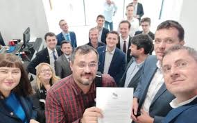 Pe 1 decembrie 2019 apărea aur un partid înființat de george simion după ce acesta candidase, fără succes, ca independent la alegerile europarlamentare din același an. Document Cum AratÄƒ Propunerea Echipei Barna Pentru Definirea IdeologicÄƒ A Usr Ca Partid De Centru Dreapta Modern Usr IÈ™i AsumÄƒ Ca GeneraÈ›ie Un Destin Neo PaÈ™optist