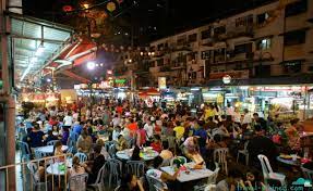 There are many fantastic restaurants at the. Frogs And More Kuala Lumpur S Famous Food Street Jalan Alor Travel Stained